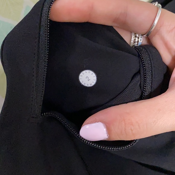 Lululemon cropped leggings - Picture 2 of 3